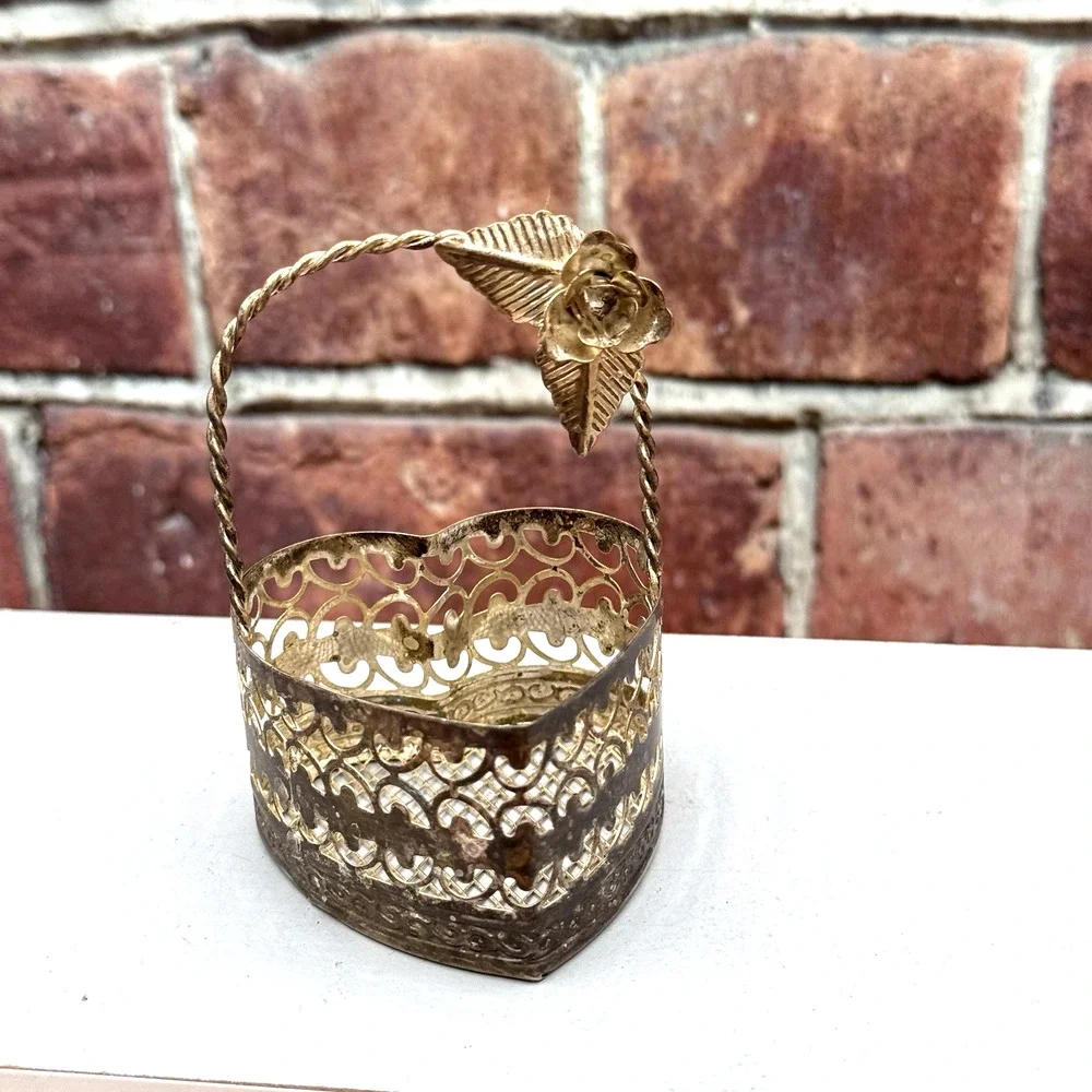 Vintage Silver Plated Filigree Heart Shaped Basket‎ Trinket Holder w Rose